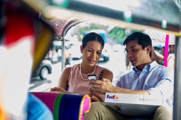 Pengecekan penawaran harga yang mudah dengan aplikasi FedEx Mobile