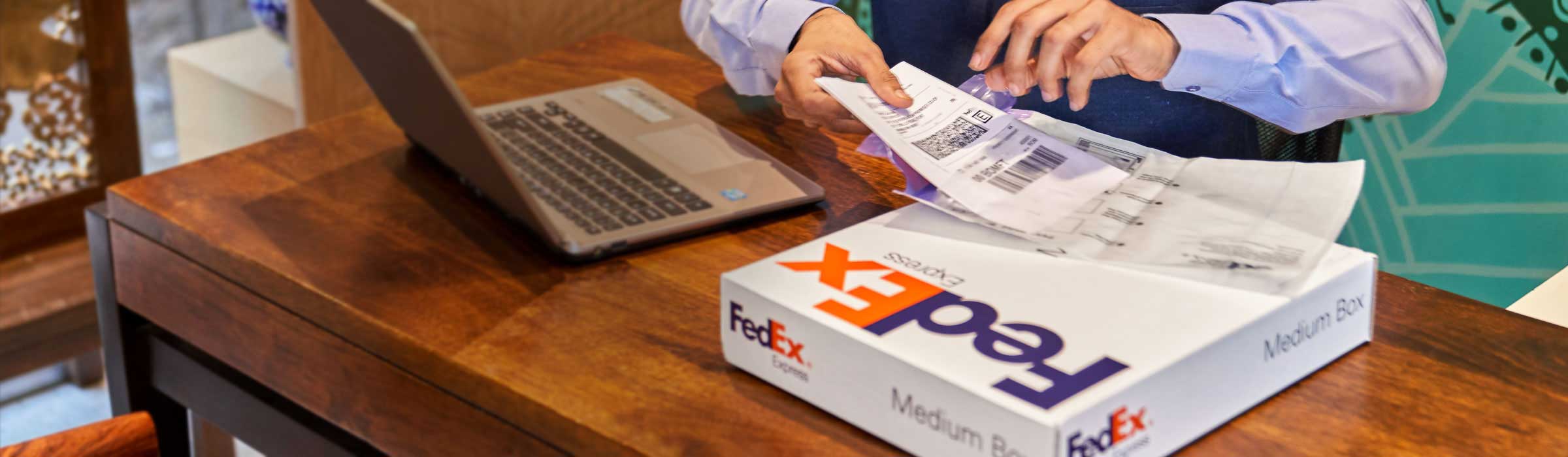 Pelajari Selengkapnya tentang Cara Mengirim dengan FedEx